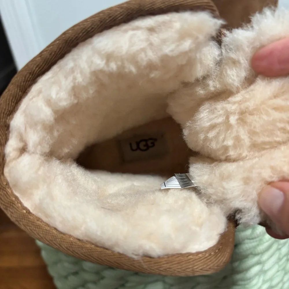 NEW UGG Harkley Chukka Chestnut Brown Sherpa Boots Size 9